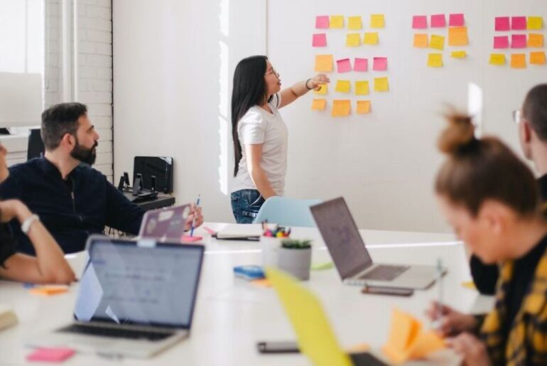 ¿Dónde puedo pedir apoyo para iniciar un negocio?