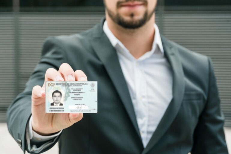 ¿Cuánto tiempo tengo para tramitar mi cédula profesional después de egresar?